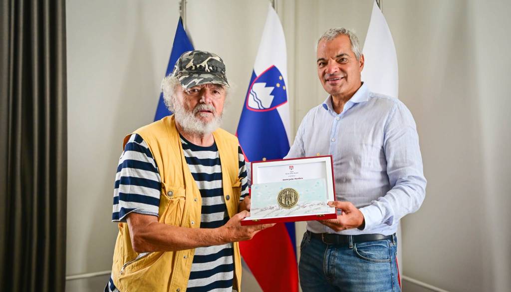 Za pogum, požrtvovalnost in nesebično pomoč: 81-letni junak z Lenta prejel Mestni pečat Maribora