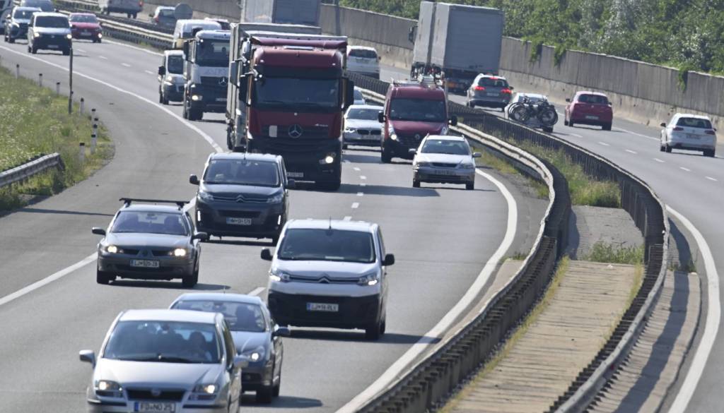 Praznična sobota po Sloveniji: Kaj je odprto in kje pričakovati gnečo?