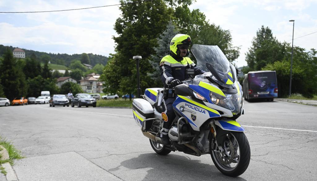 Pomurski policist priskočil na pomoč: Občanka se mu je ganljivo zahvalila 