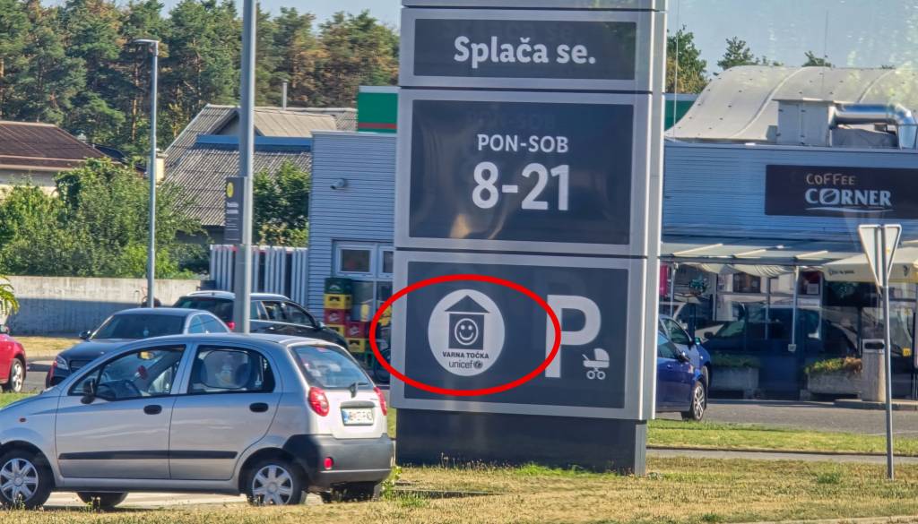 Ste že opazili ta znak? Tudi v Mariboru otrokom kaže pot do Varnih točk