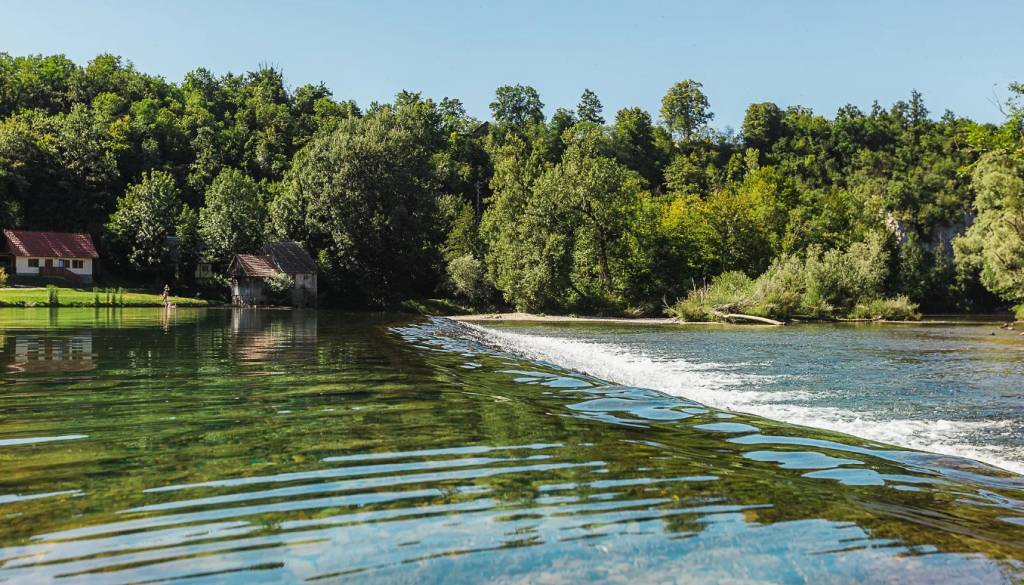 Do 125 tisoč evrov kazni, če boste jemali vodo iz črnomaljskih rek