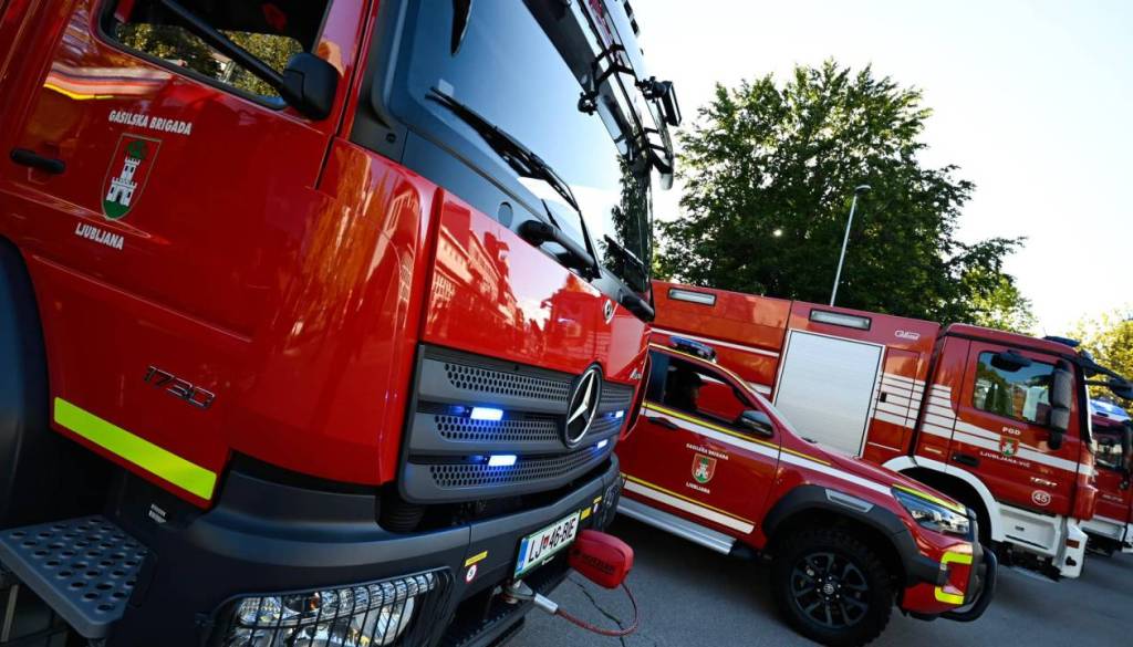 Vonj po plinu prestrašil stanovalce v Ljubljani, gasilci prihiteli na lokacijo