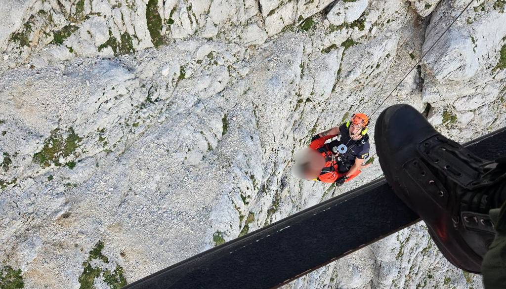 Planinec na poti s Triglava obnemogel, posredoval helikopter Slovenske vojske
