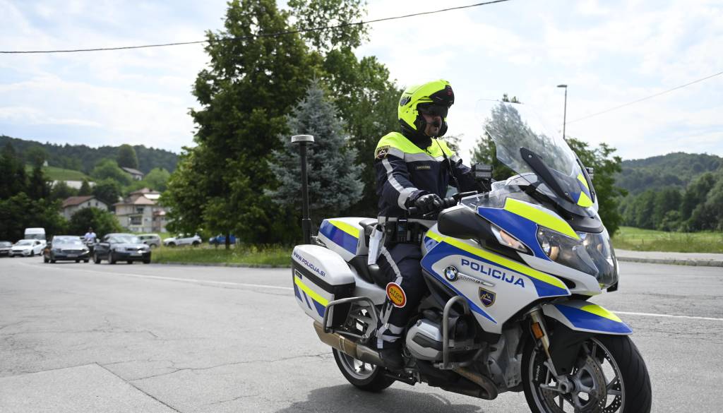 Nočni alarm, policisti prijeli 17-letnika in 18-letnika