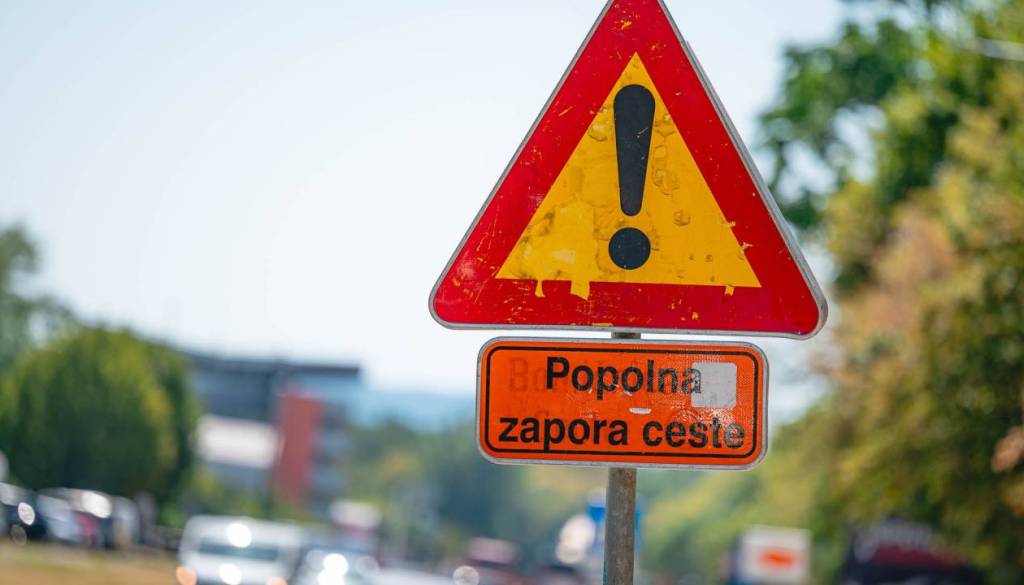 Zaradi srečanja slovenske in hrvaške gasilske mladine popolna zapora ceste na Ptuju
