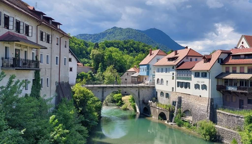 Tudi odročne hiše potrebujejo odvoz: v Škofji Loki našli rešitev
