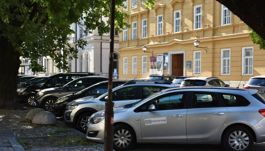 Kaj bo s Slomškovim trgom? Občina pojasnila, pod kakšnimi pogoji bo šla v prenovo