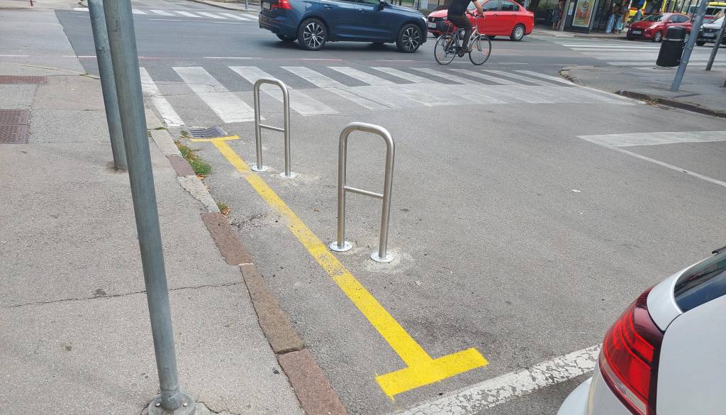 Ljubljana z novim ukrepom nad nepravilno parkirane avtomobile. Odzivi: »Končno!«