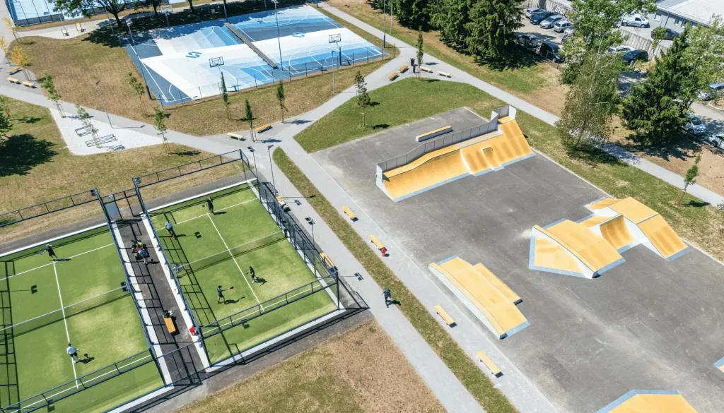 Novo igrišče v Savcu ob vročini prazno, rešitev občine presenetila starše