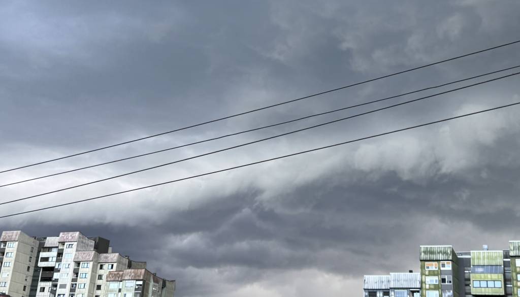 Meteorologi opozarjajo: Prihajajo nevihte in močni nalivi, krajevno lahko pade več kot 100 litrov dežja