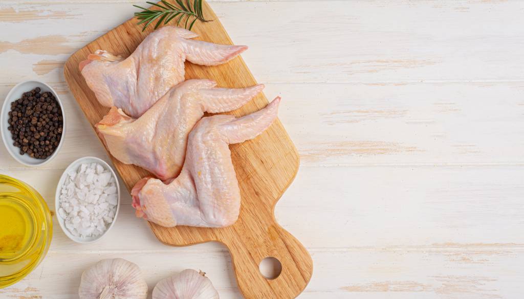 Ste kupili ta piščančja krila? V njih odkrili salmonelo