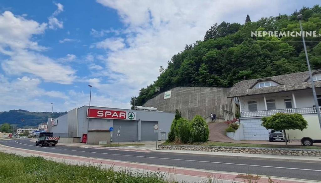 Ob sevniškem Šparu se prodaja poslovna stavba za 800 tisoč evrov