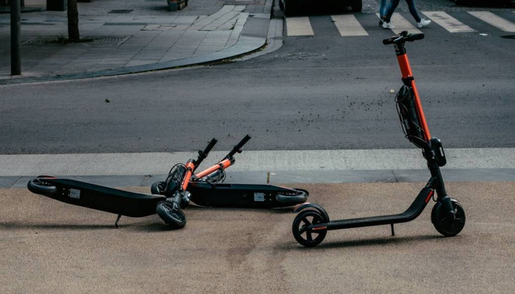 Nova tragedija v Ljubljani: Umrl je voznik električnega skiroja