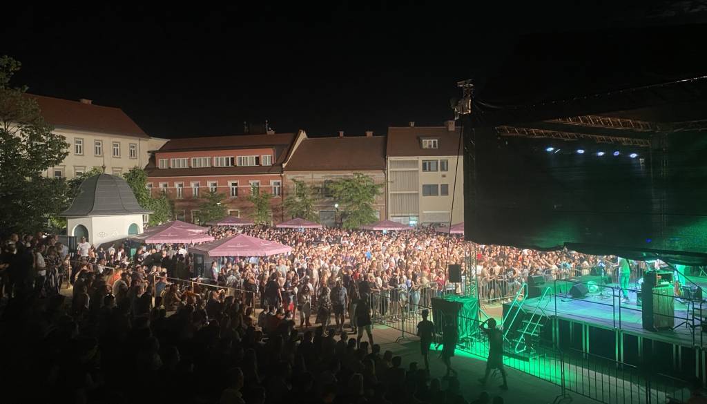 FOTO in VIDEO: Ptuj za veliki zaključek Ptujske poletne noči pokal po šivih
