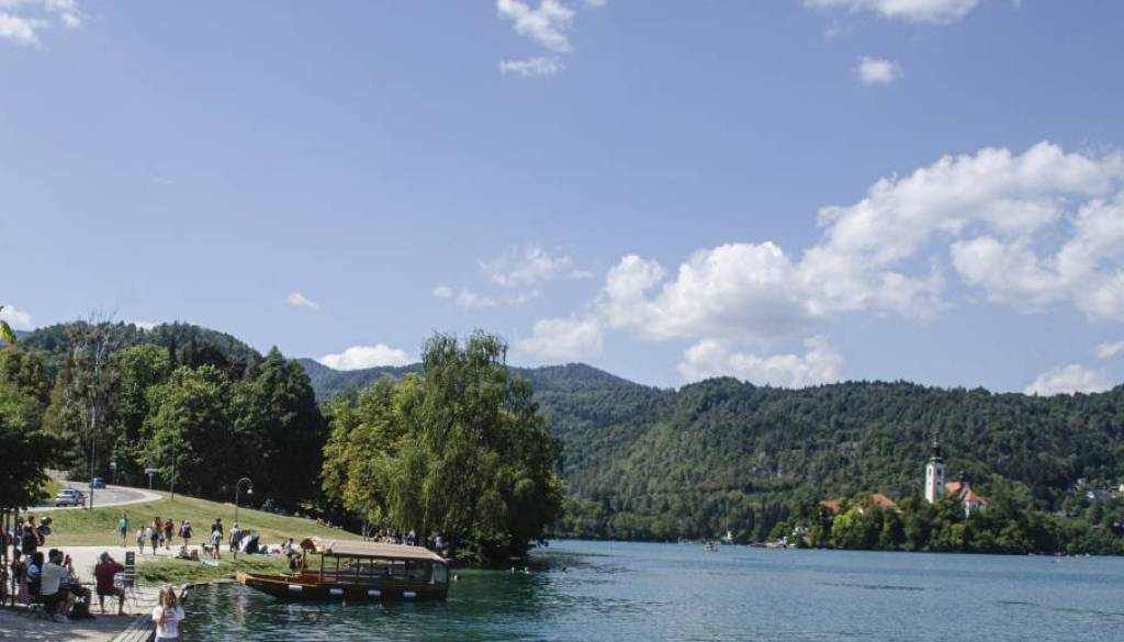 Bled pod pritiskom turizma: šest predlogov, kako razbremeniti destinacijo