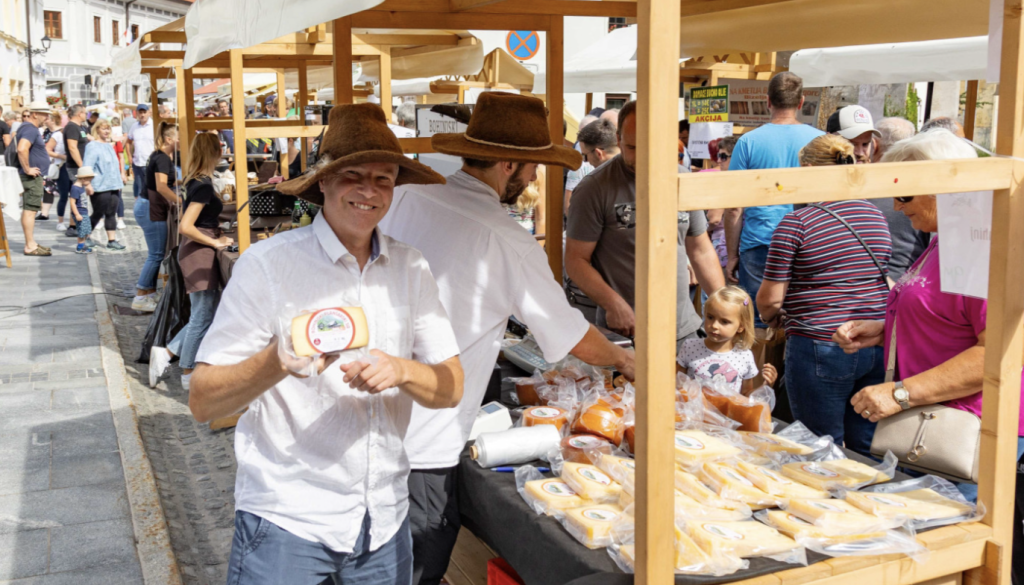 Šuštarfest se vrača v Tržič: Dva dni glasbe, kulinarike in praznovanja 100-letnice mestnih pravic