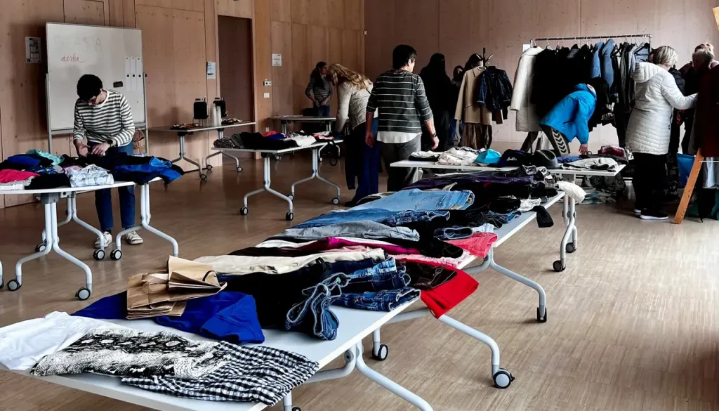 Na Bledu rešili 390 kosov oblačil, številke o zavrženem tekstilu pa presenečajo