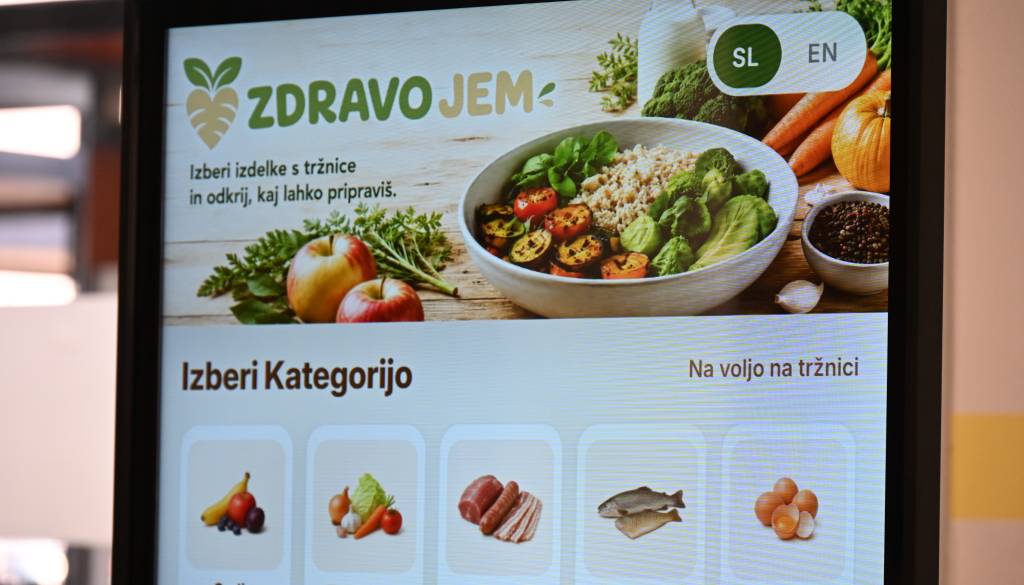 Pred prenovo tržnice tja namestili virtualnega pomočnika: Komu je dejansko namenjen?