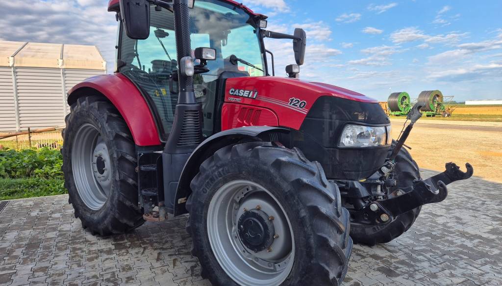 Nočna tatvina v Pomurju: iz ograjenega dvorišča izginil traktor