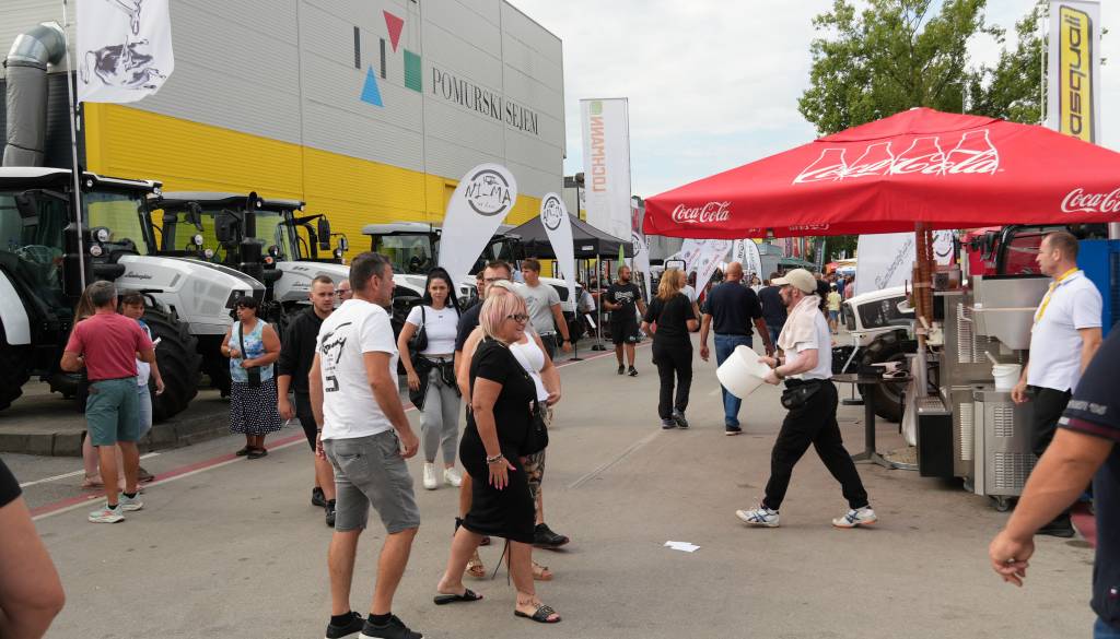 FOTO in VIDEO: Nedeljski utrip z AGRE, pestro dogajanje že od jutranjih ur