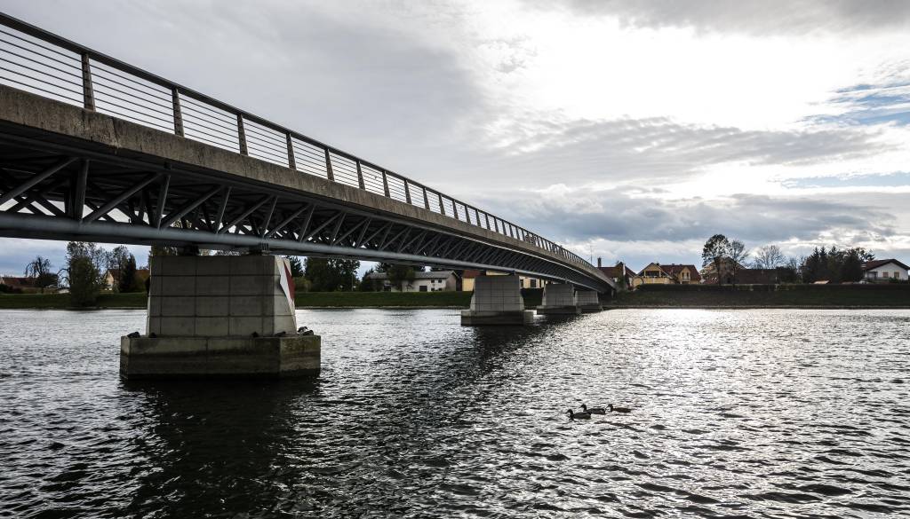 Po nalivih in možni toči še vročinski preobrat, ogrelo se bo do 37 stopinj