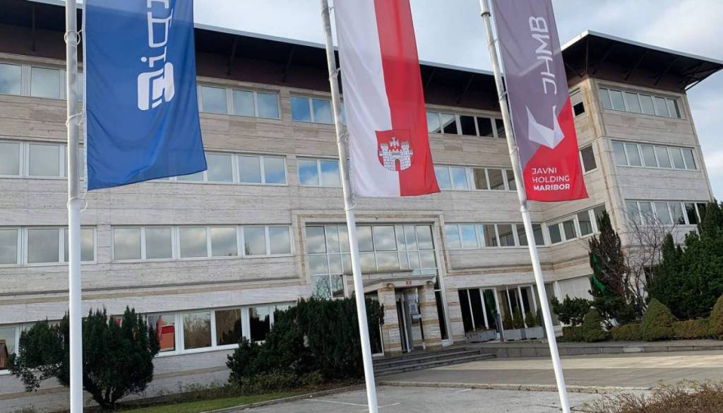 Kdo bo odloča o novem direktorju mariborskega holdinga? Svetniki zahtevajo jasne odgovore