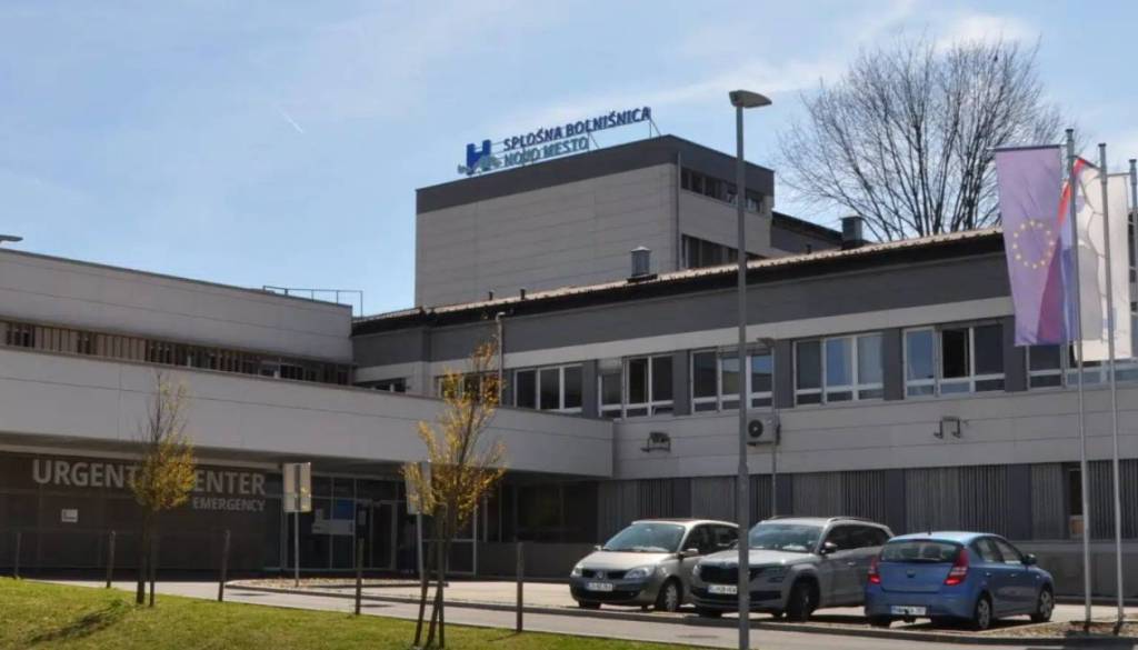 Splošna bolnišnica Novo mesto razpisala 22 štipendij: 250 evrov mesečno in možnost zaposlitve