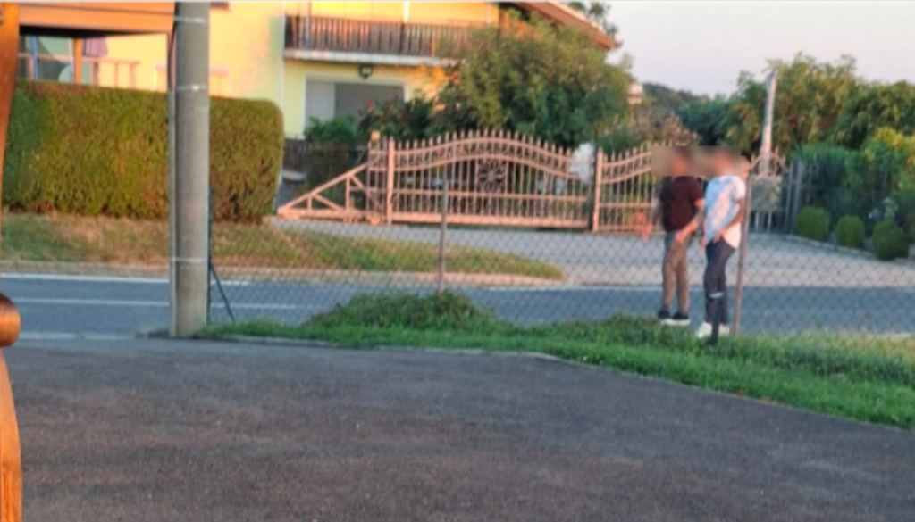 Kdo sta osebi, ki naj bi na Kapelskem Vrhu fotografirali hiše?