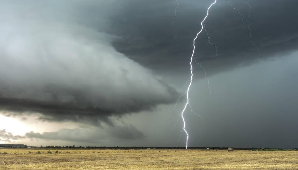 Nevaren petek pred vrati: Avstrijci napovedujejo silovite supercelice, možni celo tornadi