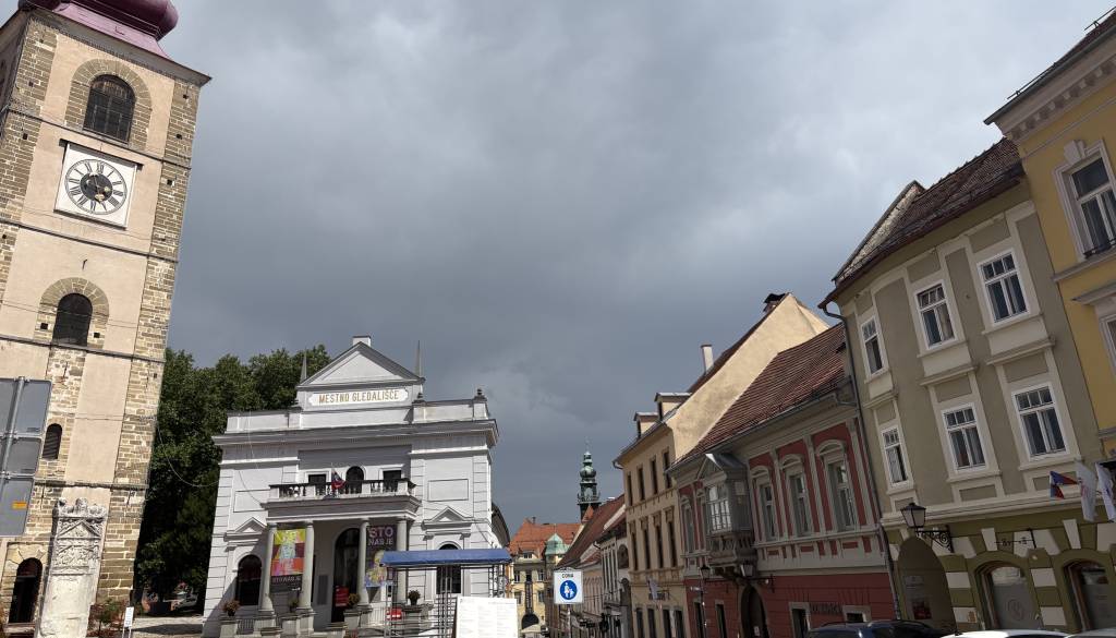 Poletna vročina še ni rekla zadnje, v petek tudi do 38 stopinj
