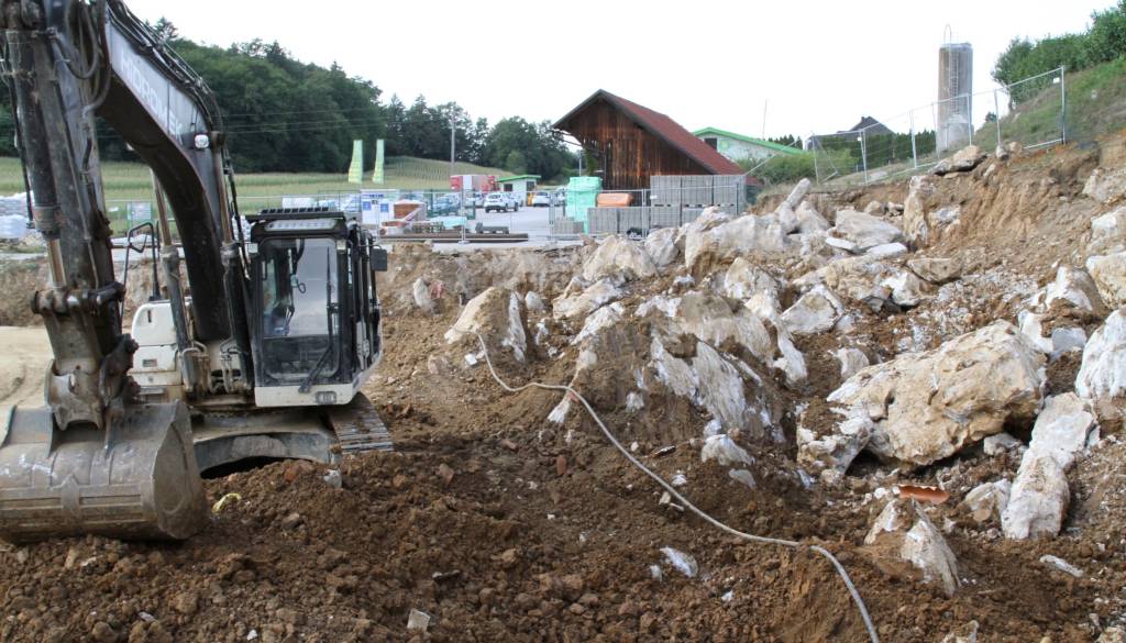 FOTO: Začenja se gradnja petmilijonske nove telovadnice na Dolenjskem