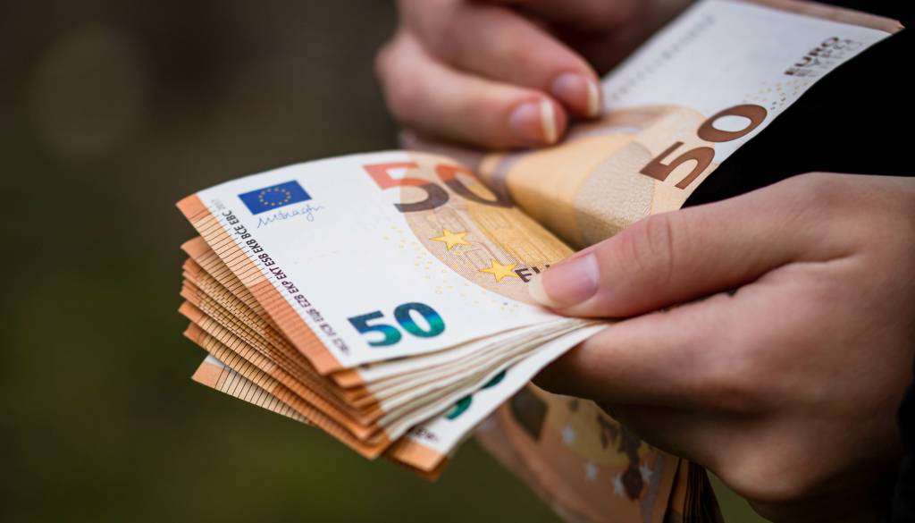 Ste brezposelni in se boste zaposlili? Poleg plače vam lahko pripada še dodatni denar
