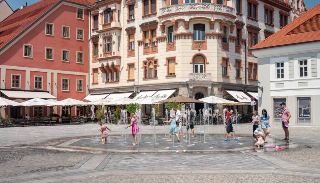 V Sloveniji padli novi temperaturni rekordi, ponoči ni šlo pod 28,7 stopinje Celzija