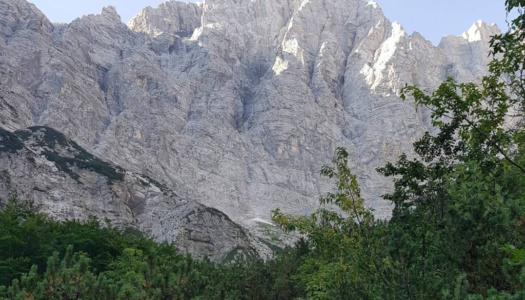 Zakaj bananin olupek ne sodi v gore? Napaka, ki jo dela presenetljivo veliko pohodnikov