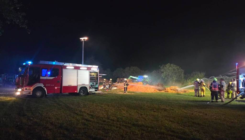 V Hočah ponoči zagorele bale slame, gasilci se morali zjutraj vrniti