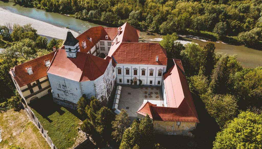 Sanacija nevarnih zidov gradu Borl se odmika, na razpis ni prispela niti ena ponudba