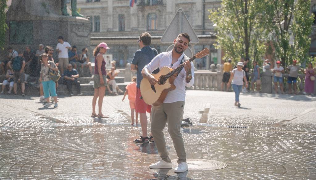 23-letni Makedonec iz slovenske garaže obnorel TikTok: Je pred nami novi Toše?