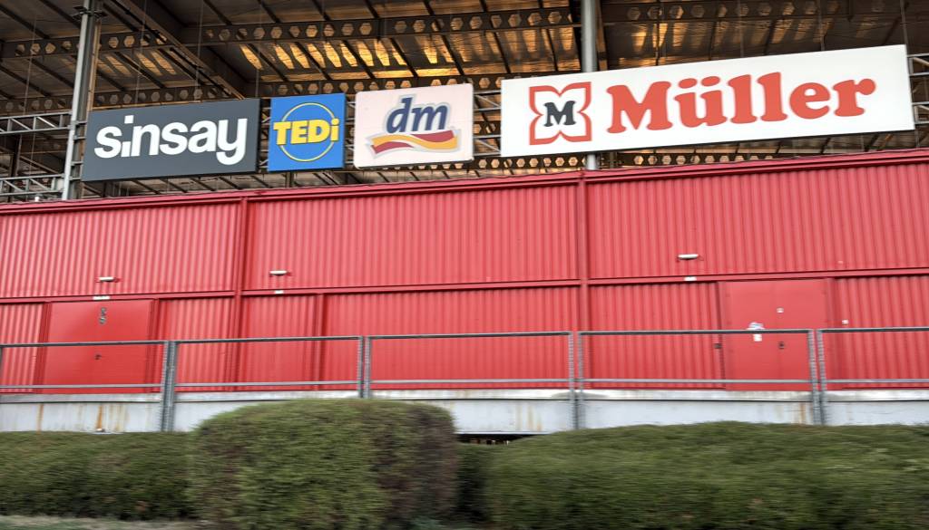 FOTO in VIDEO: Prihaja v Supernovo Maribor priljubljena trgovina? Pojavil se je zgovoren namig