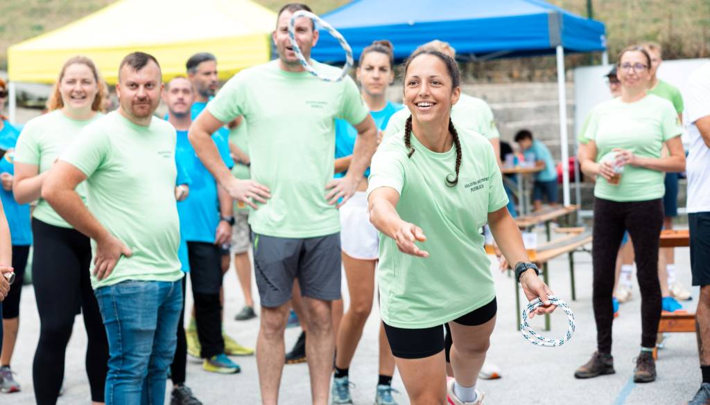 Od prevračanja traktorske gume do žaganja: Deset ekip in pet preizkušenj, zmaga ostala v domači Podblici