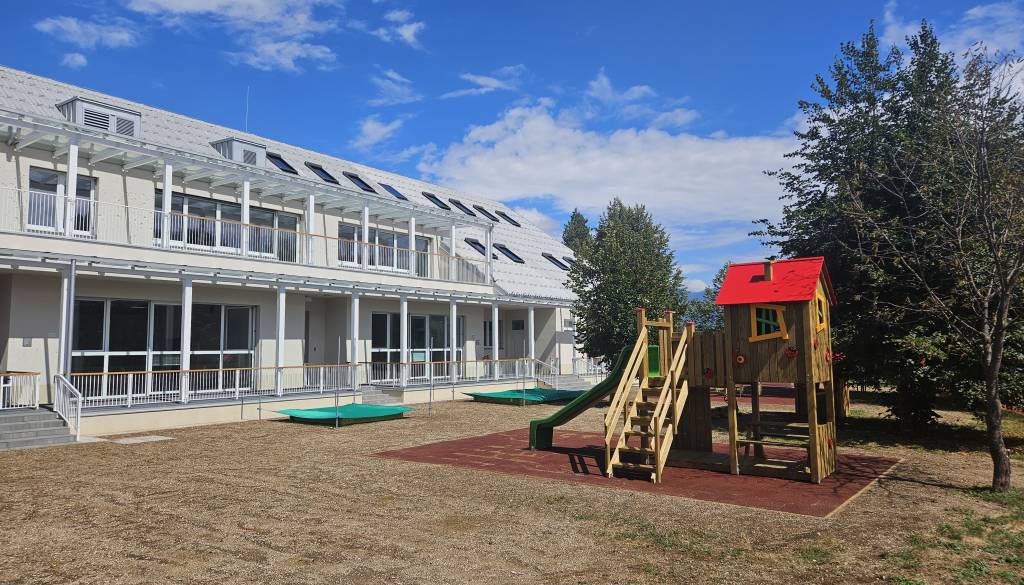 Kranjske šole danes znova polne, prvič v klopi 558 prvošolcev