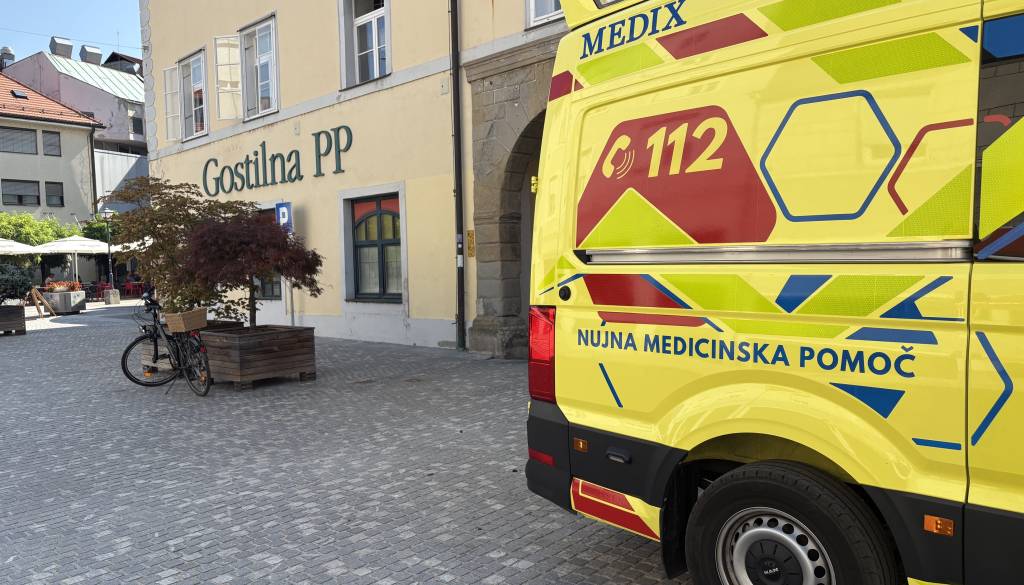 Vročinski val in prireditve napolnili ptujsko urgenco, dnevno obravnavali do 140 pacientov