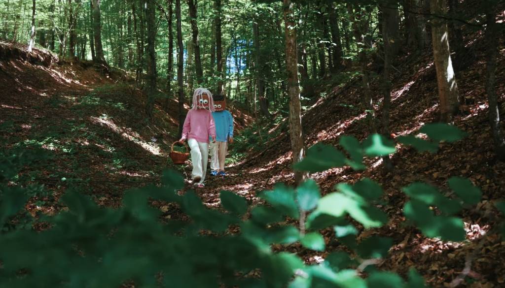 VIDEO: Gliste znova v akciji, skrivnostna in odštekana dvojica predstavlja Gobe