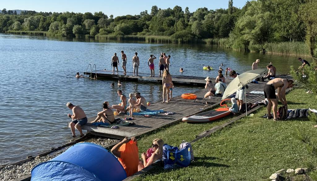 Obiskovalcev Kočevskega jezera je veliko, kaj pa tatvin? Presenečeni boste …