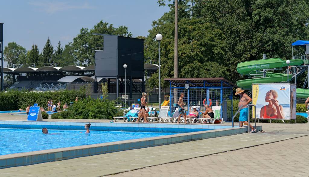 FOTO in VIDEO: Brezplačno kopanje privabilo prve obiskovalce v Mursko Soboto
