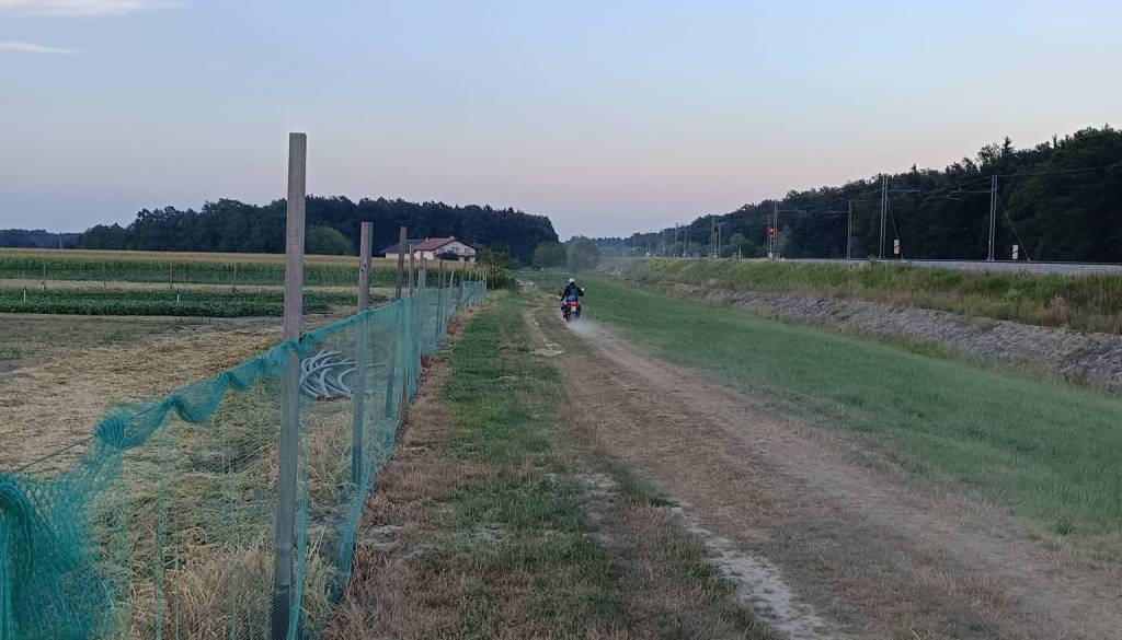 Neverjetno! Z dragim motorjem po lubenico, nato pa brez plačila odpeljal naprej