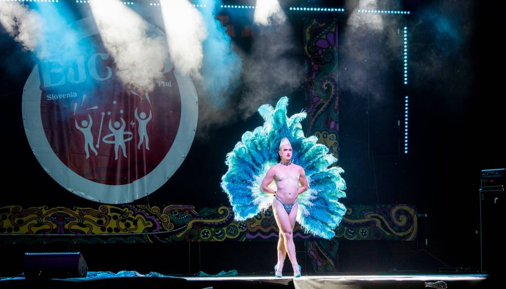 FOTO: Po burnih odzivih Queernight navdušil poln Glavni trg