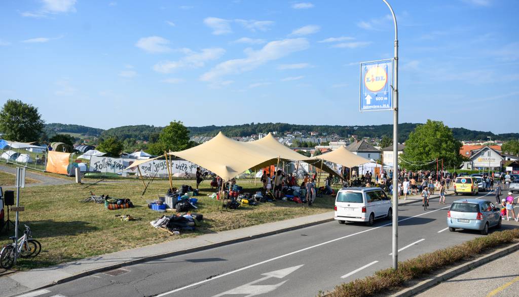 Žonglerska konvencija prinesla živahen utrip, kaj pa varnost in povečan hrup?