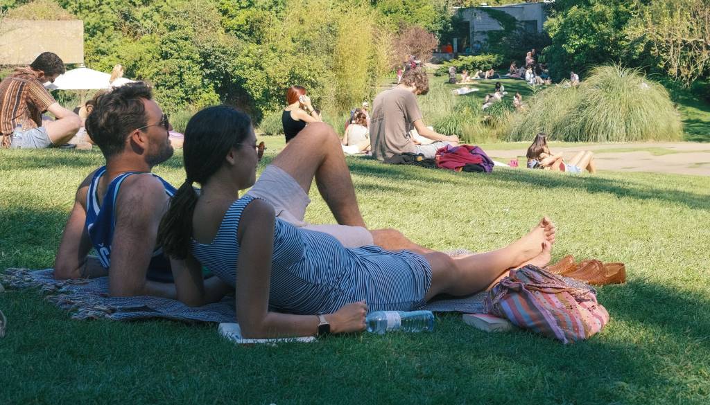 Danes še nekaj ploh in neviht, v nedeljo pretežno jasno