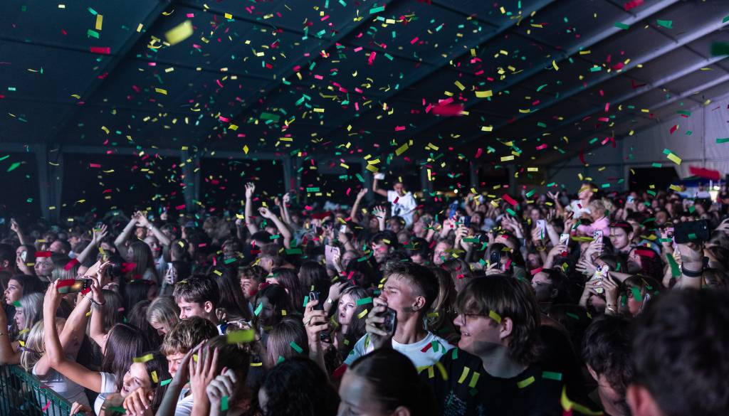 FOTO in VIDEO: Veliki finale v Veliki Polani, festival sklenili Flirrt in D'Kwaschen Retashy