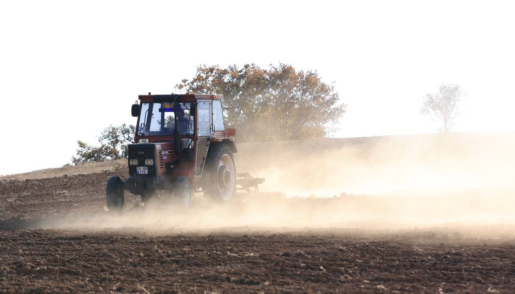 Tragično: Prevrnjen traktor terjal življenje